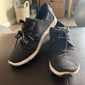 toms sneakers